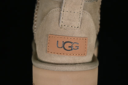 UGG Clasic Ghete - prezentare produs