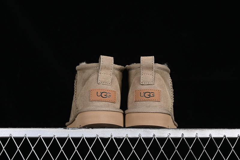 UGG Clasic Ghete - prezentare produs