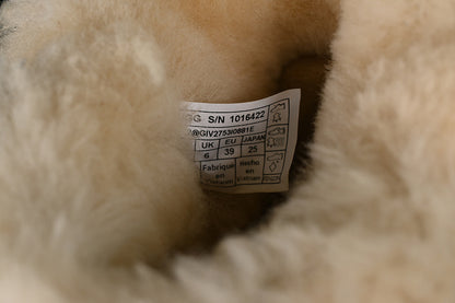 UGG Bailey Button Ghete - prezentare produs