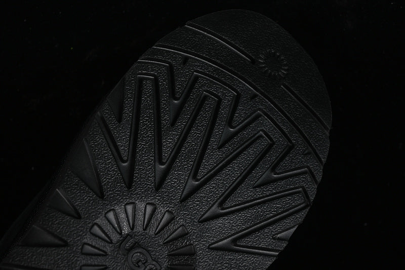 UGG Clasic Negru Ghete - prezentare produs