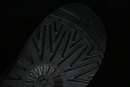 UGG Clasic Negru Ghete - prezentare produs