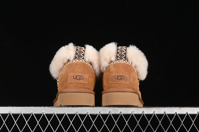 UGG Clasic Mini Alpine Ghete - prezentare produs