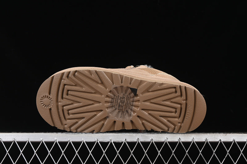 UGG Mini Sand Ghete - prezentare produs