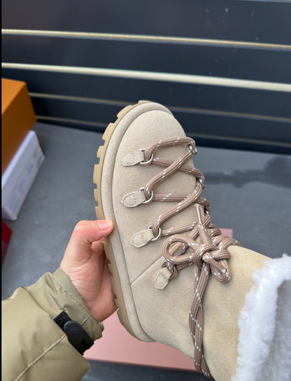 Miu Miu Winter Ghete - prezentare produs