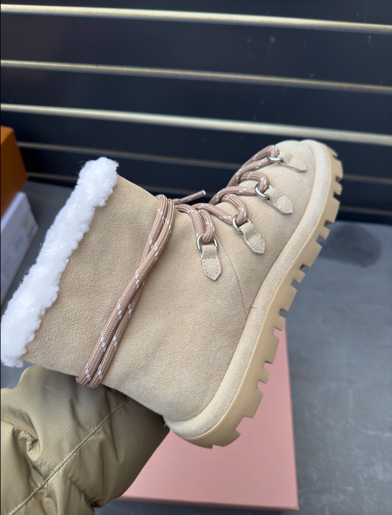 Miu Miu Winter Ghete - prezentare produs