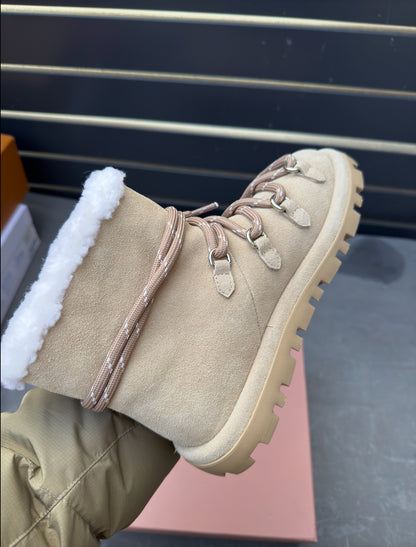 Miu Miu Winter Ghete - prezentare produs