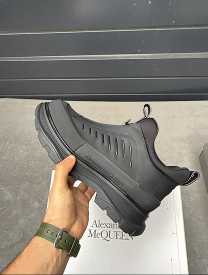 Alexander McQueen Ghete L - prezentare produs