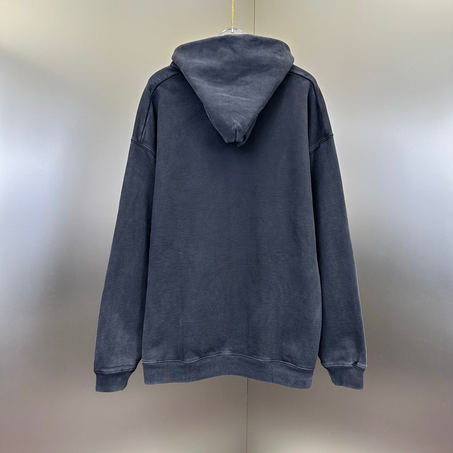 Balenciaga Exclusive Clothing - prezentare produs