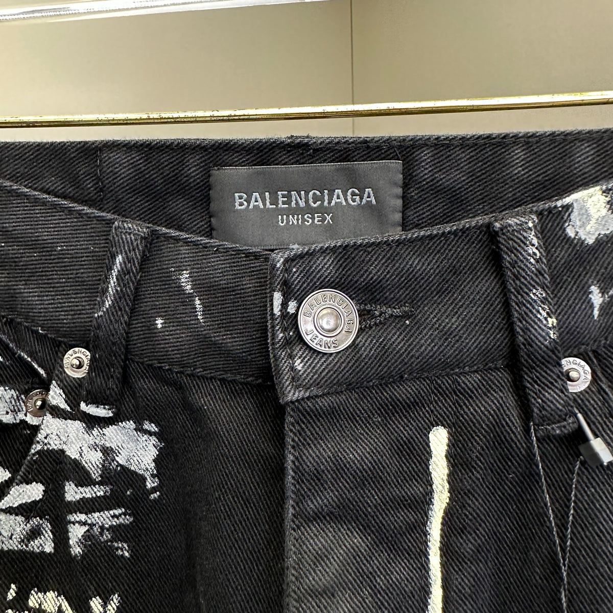 Balenciaga Exclusive Clothing - prezentare produs
