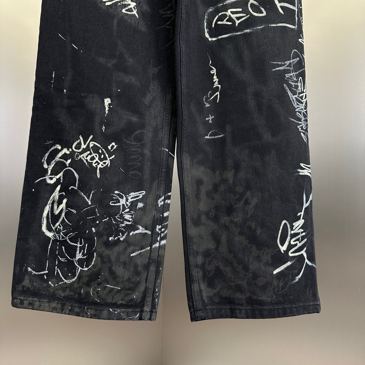 Balenciaga Exclusive Clothing - prezentare produs