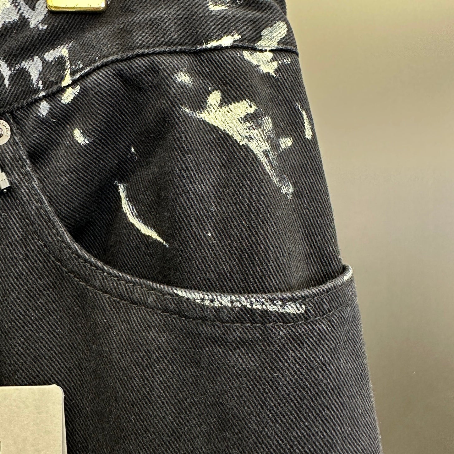 Balenciaga Exclusive Clothing - prezentare produs