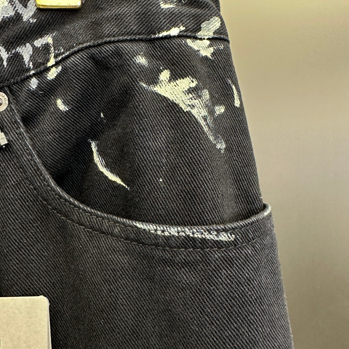 Balenciaga Exclusive Clothing - prezentare produs