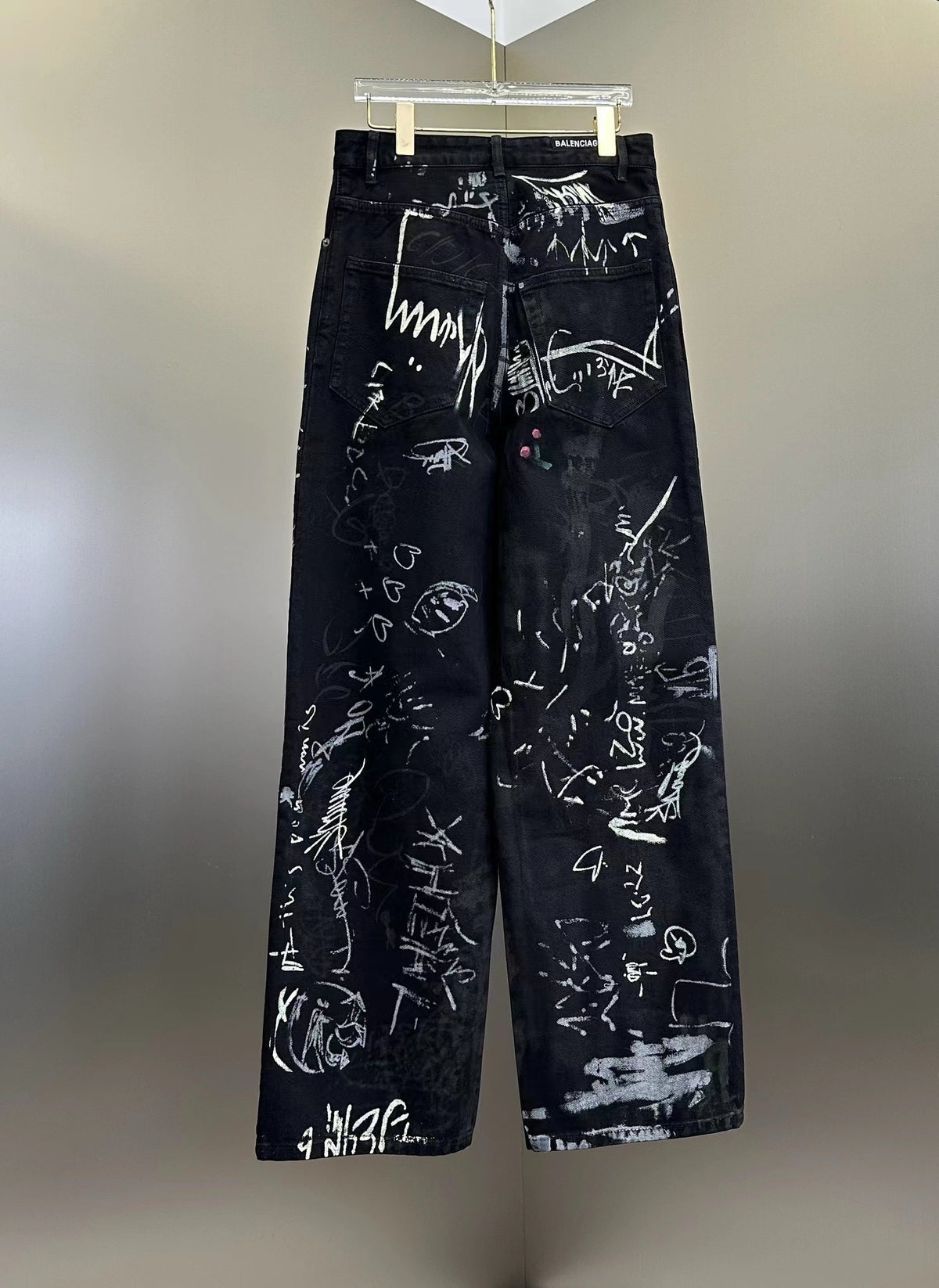Balenciaga Exclusive Clothing - prezentare produs
