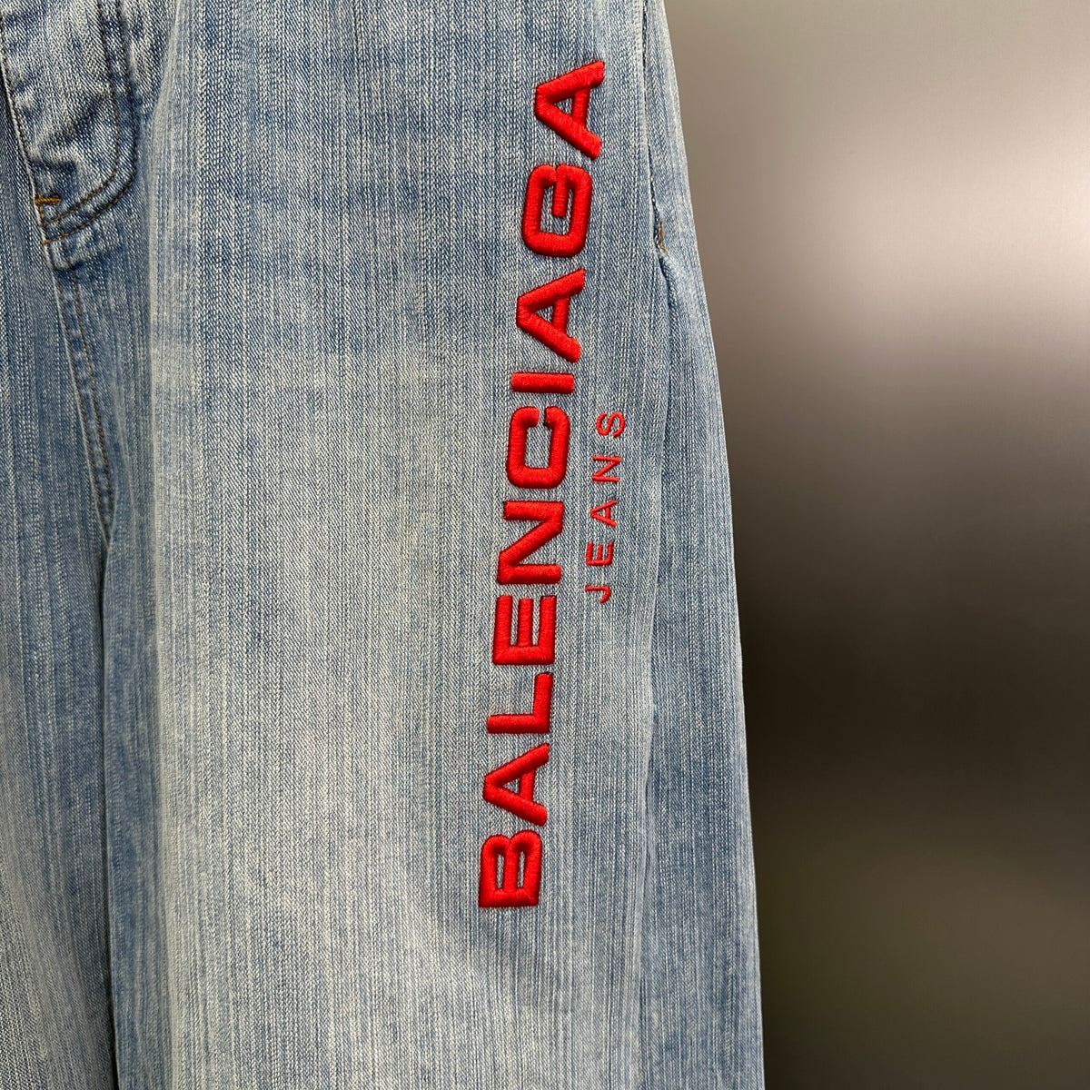 Balenciaga Exclusive Clothing - prezentare produs