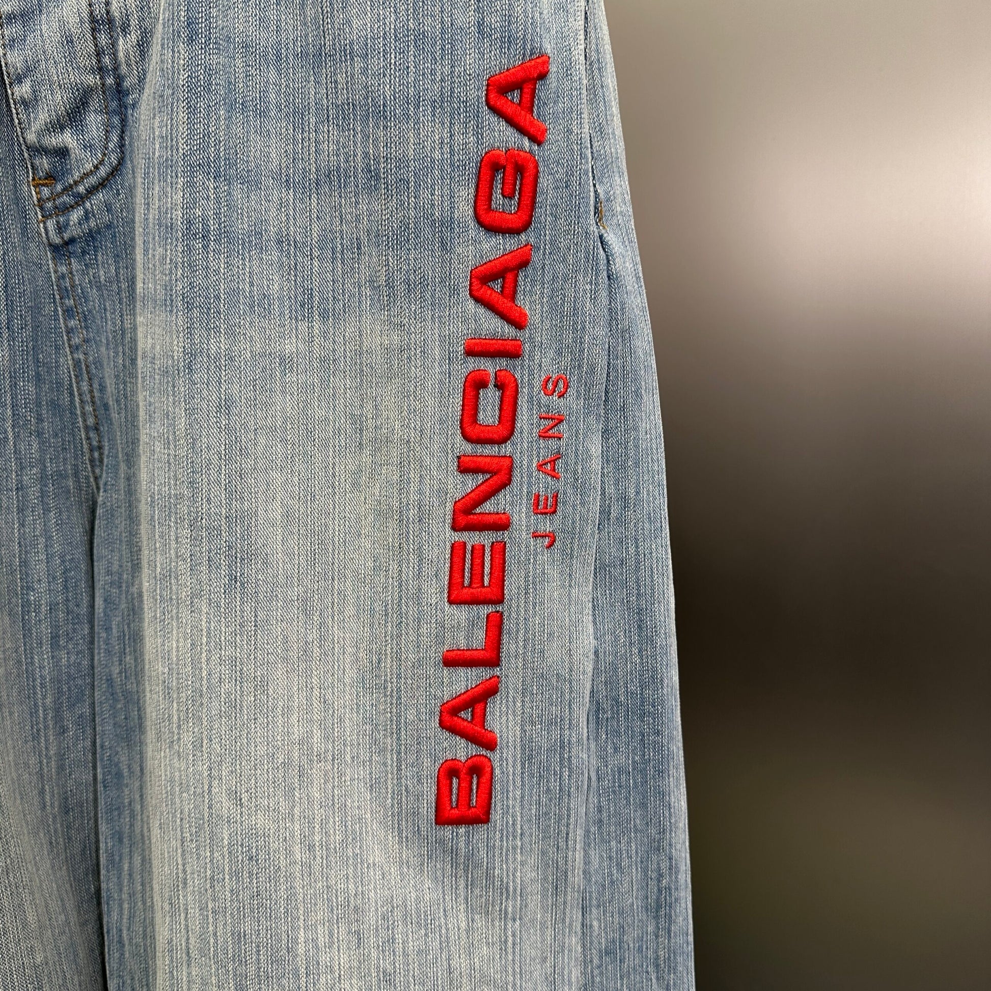 Balenciaga Exclusive Clothing - prezentare produs