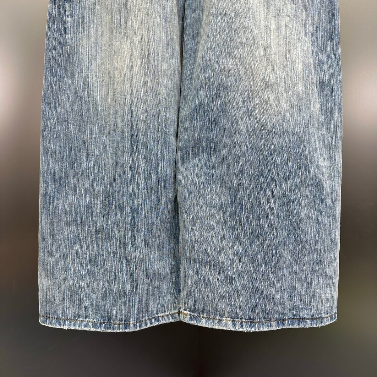 Balenciaga Exclusive Clothing - prezentare produs