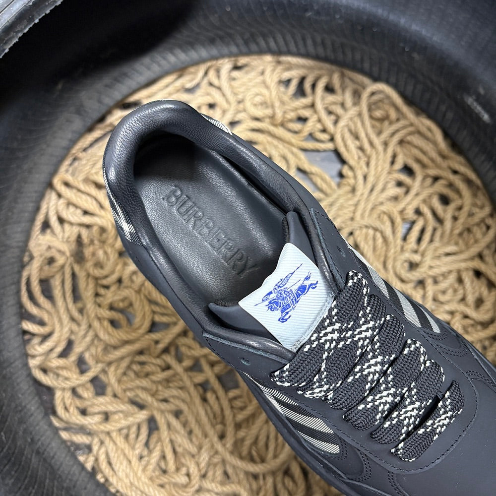 Burberry Exclusive Pantofi sport - prezentare produs
