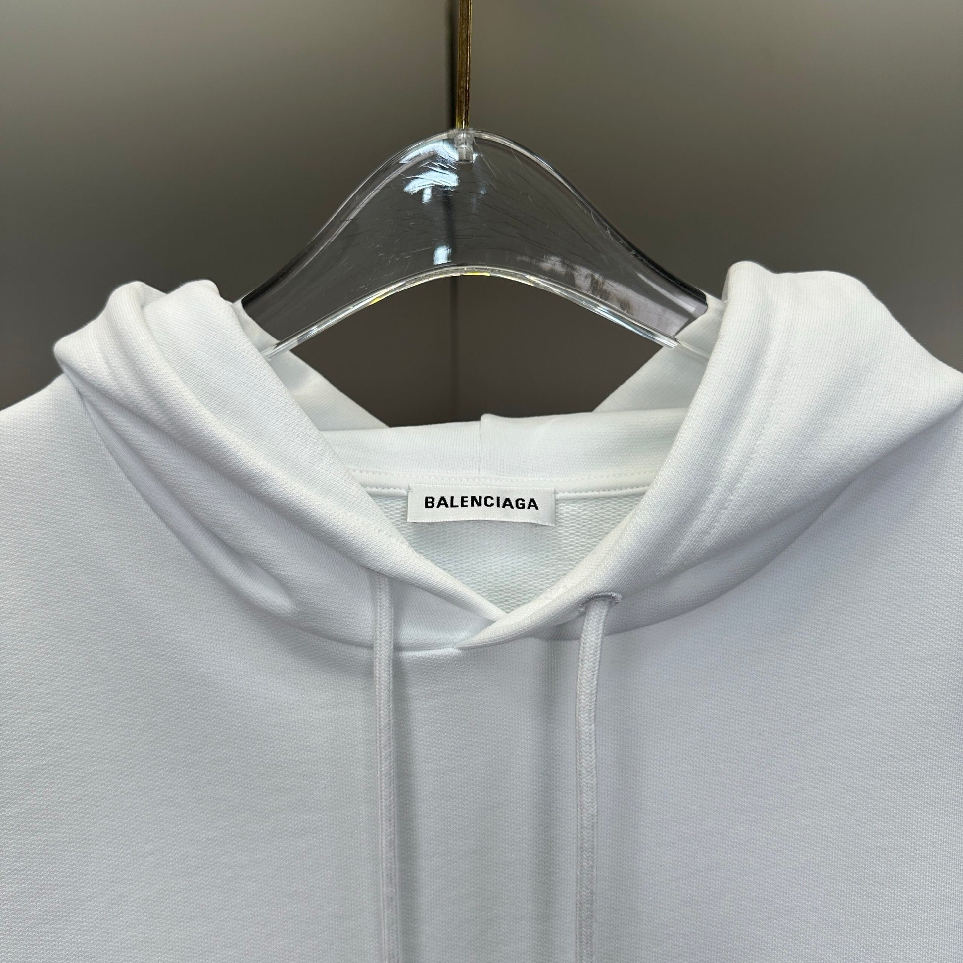 Balenciaga Exclusive Clothing - prezentare produs