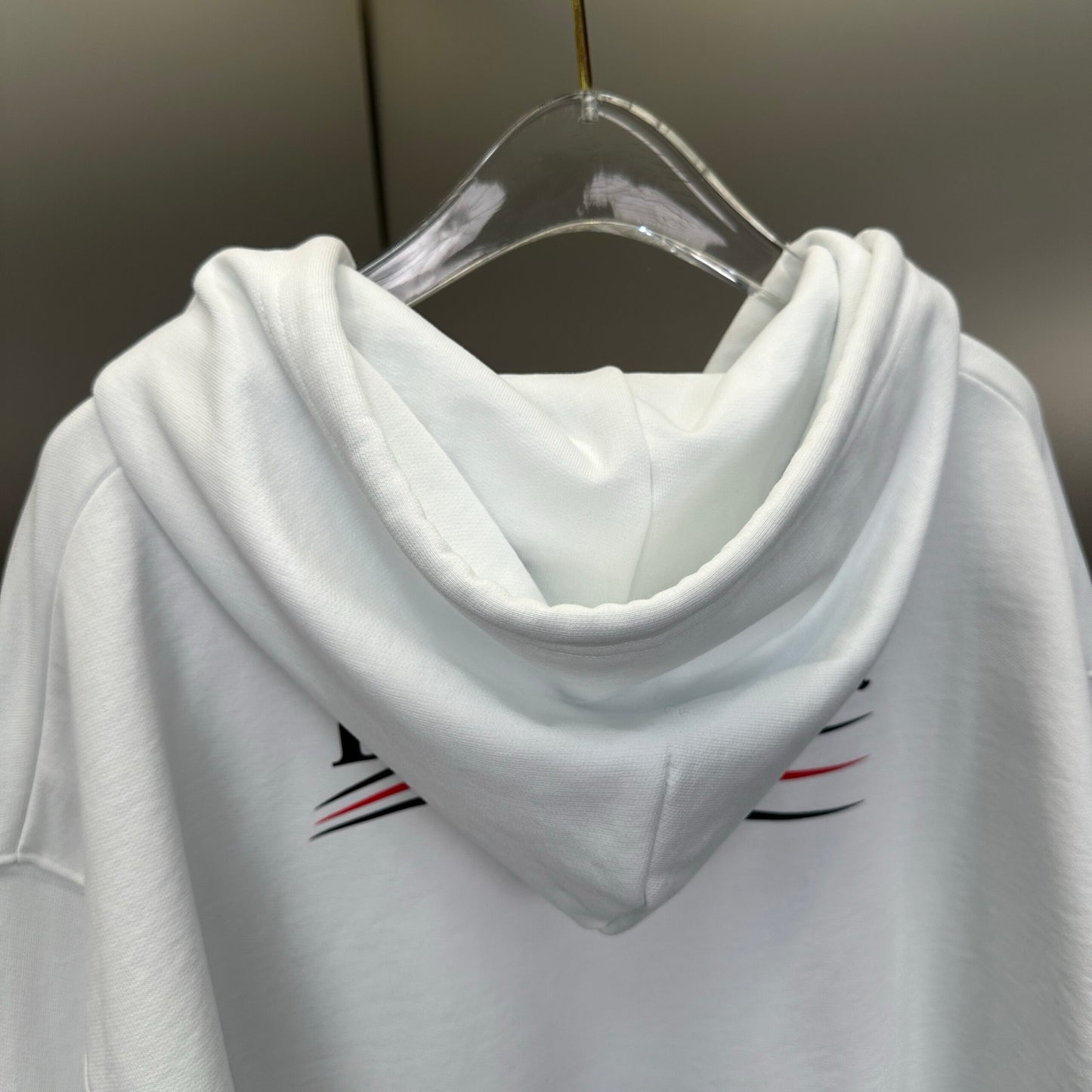 Balenciaga Exclusive Clothing - prezentare produs