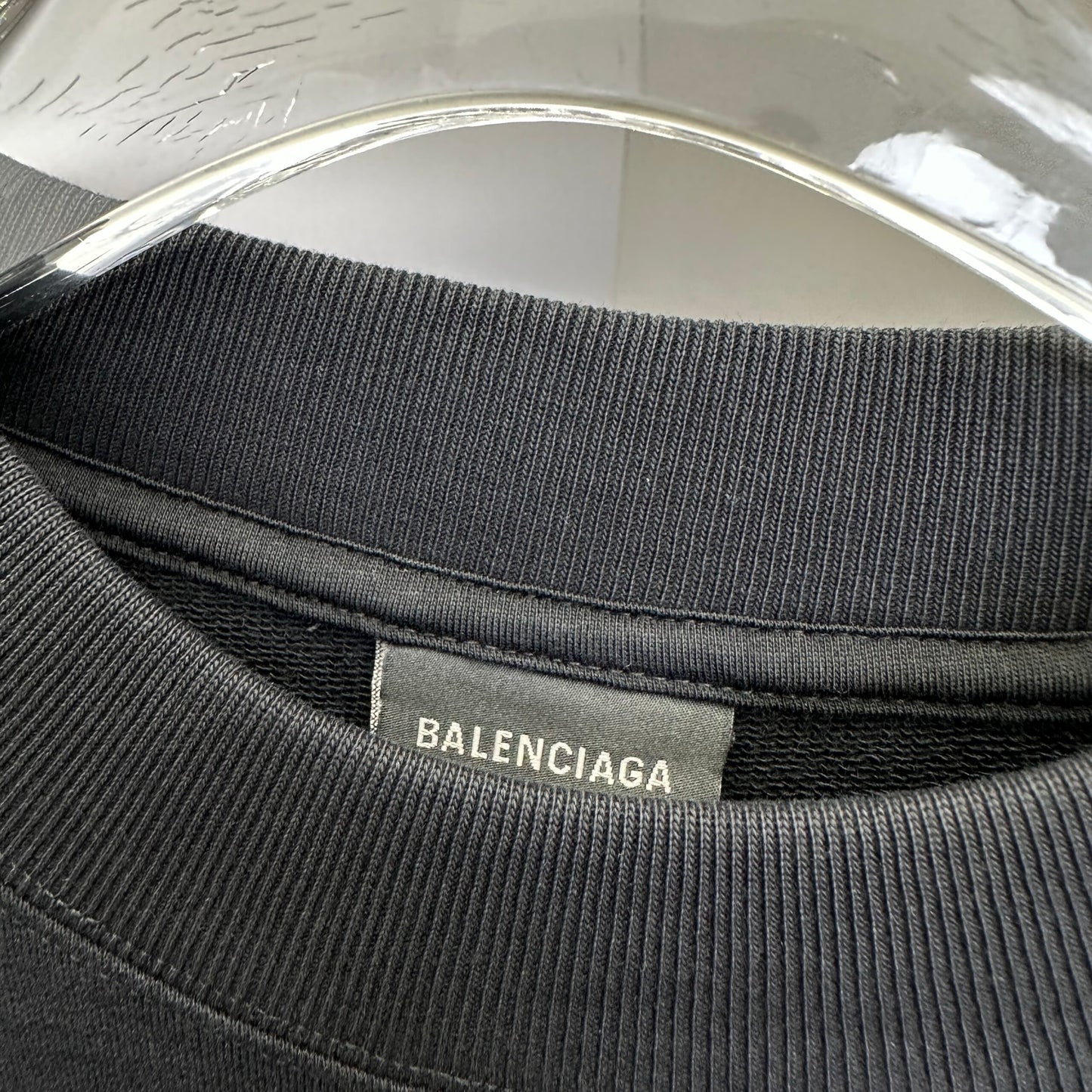 Balenciaga Exclusive Clothing - prezentare produs
