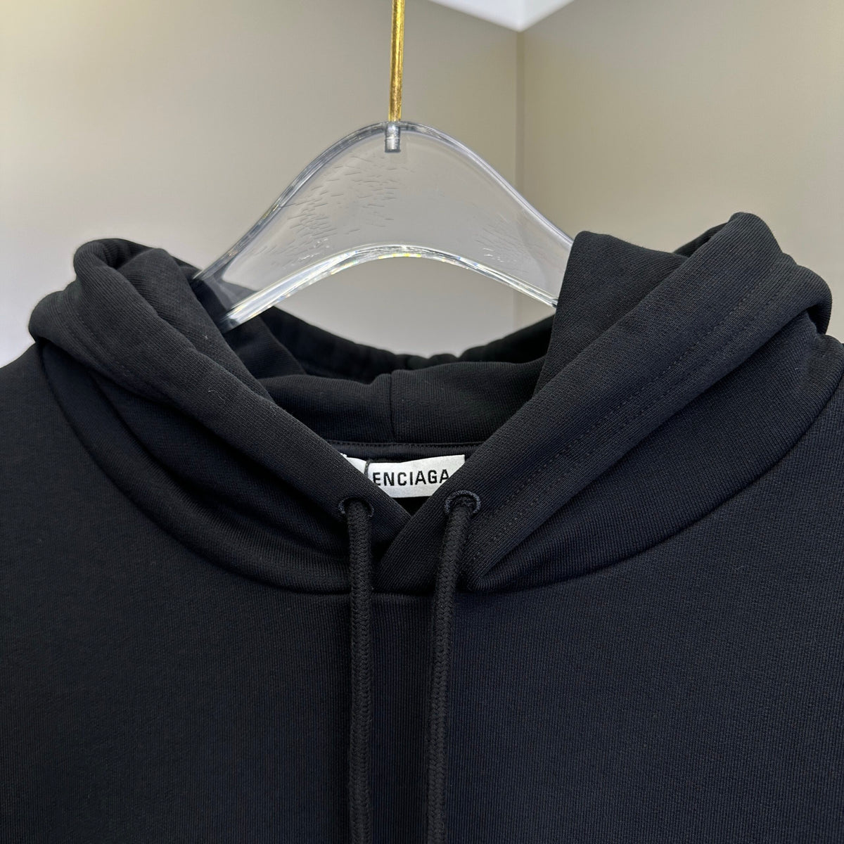 Balenciaga Exclusive Clothing - prezentare produs
