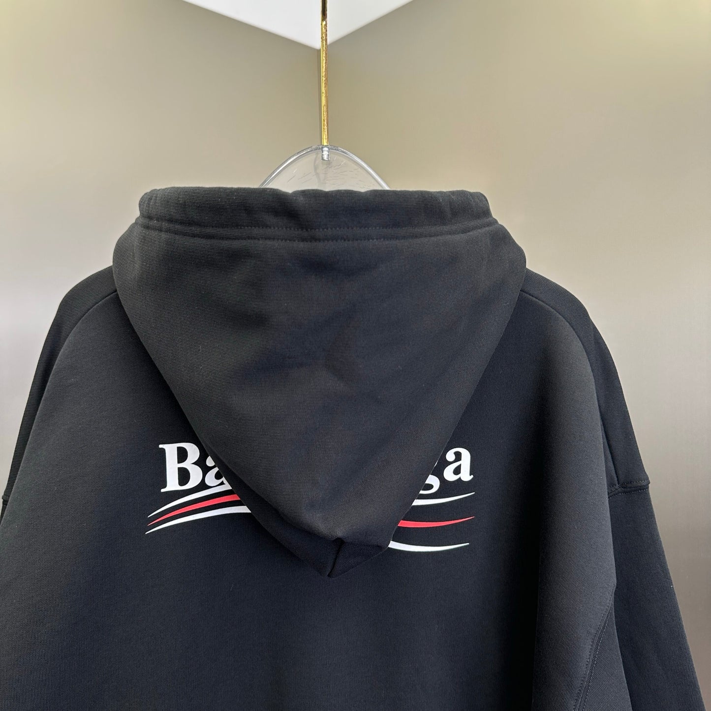 Balenciaga Exclusive Clothing - prezentare produs