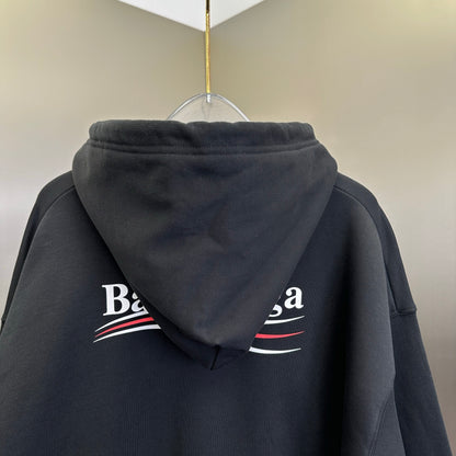 Balenciaga Exclusive Clothing - prezentare produs