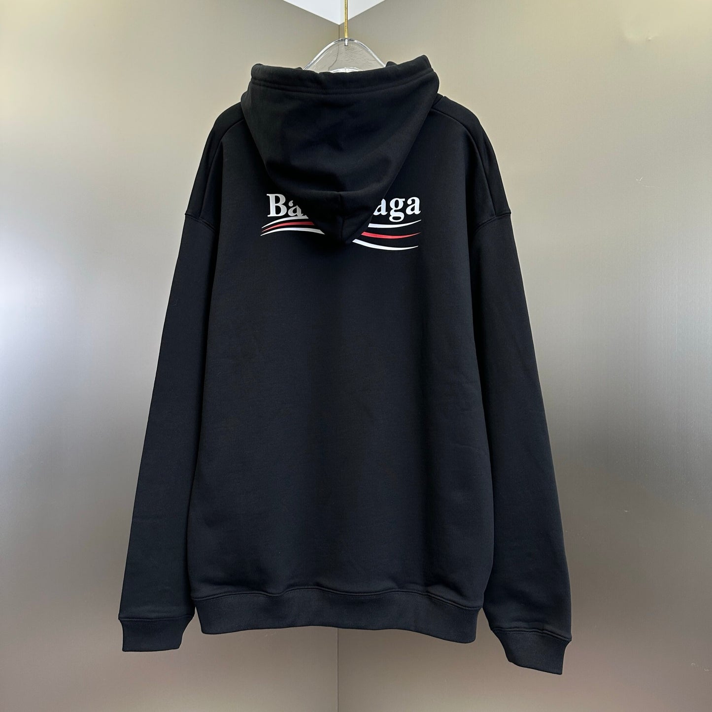Balenciaga Exclusive Clothing - prezentare produs