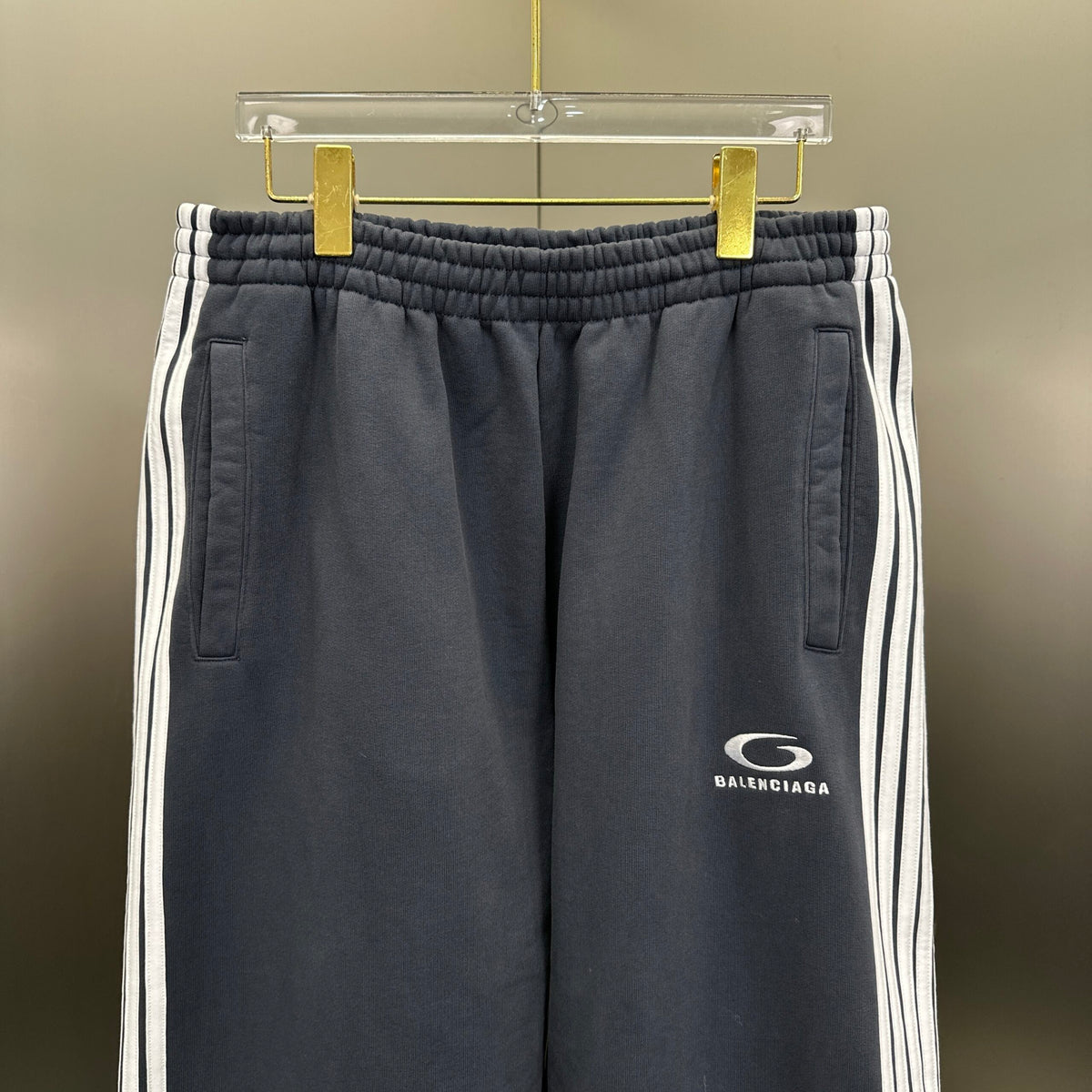 Balenciaga Exclusive Clothing - prezentare produs