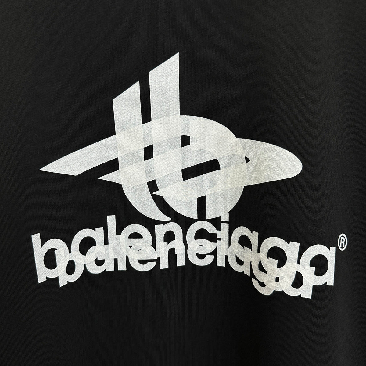 Balenciaga Exclusive Clothing - prezentare produs