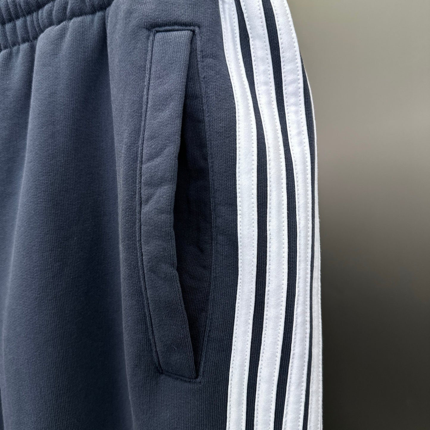 Balenciaga Exclusive Clothing - prezentare produs