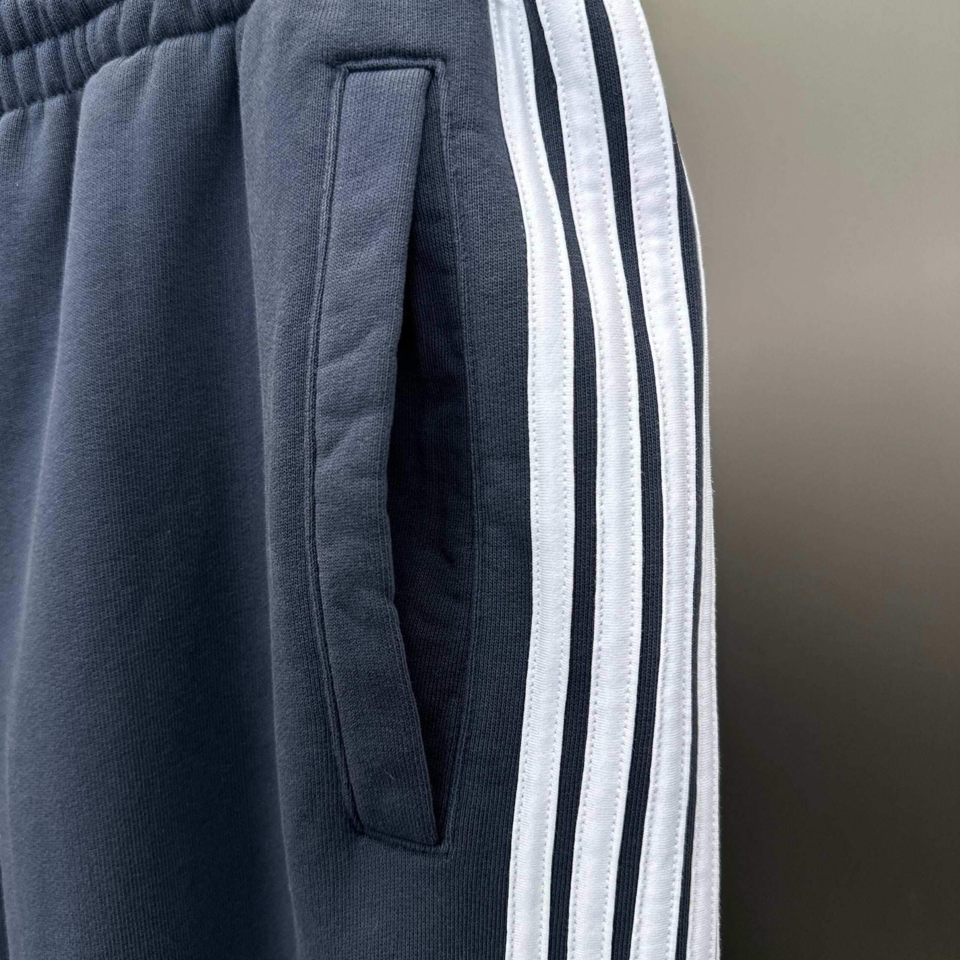 Balenciaga Exclusive Clothing - prezentare produs
