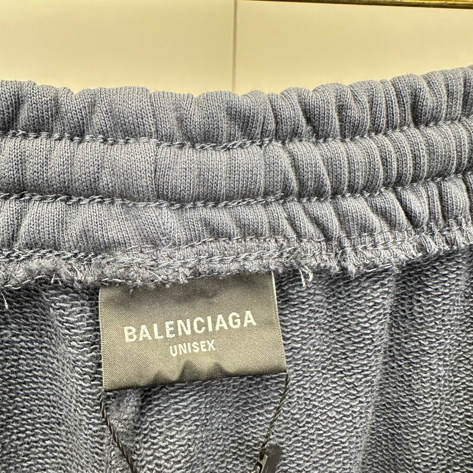 Balenciaga Exclusive Clothing - prezentare produs