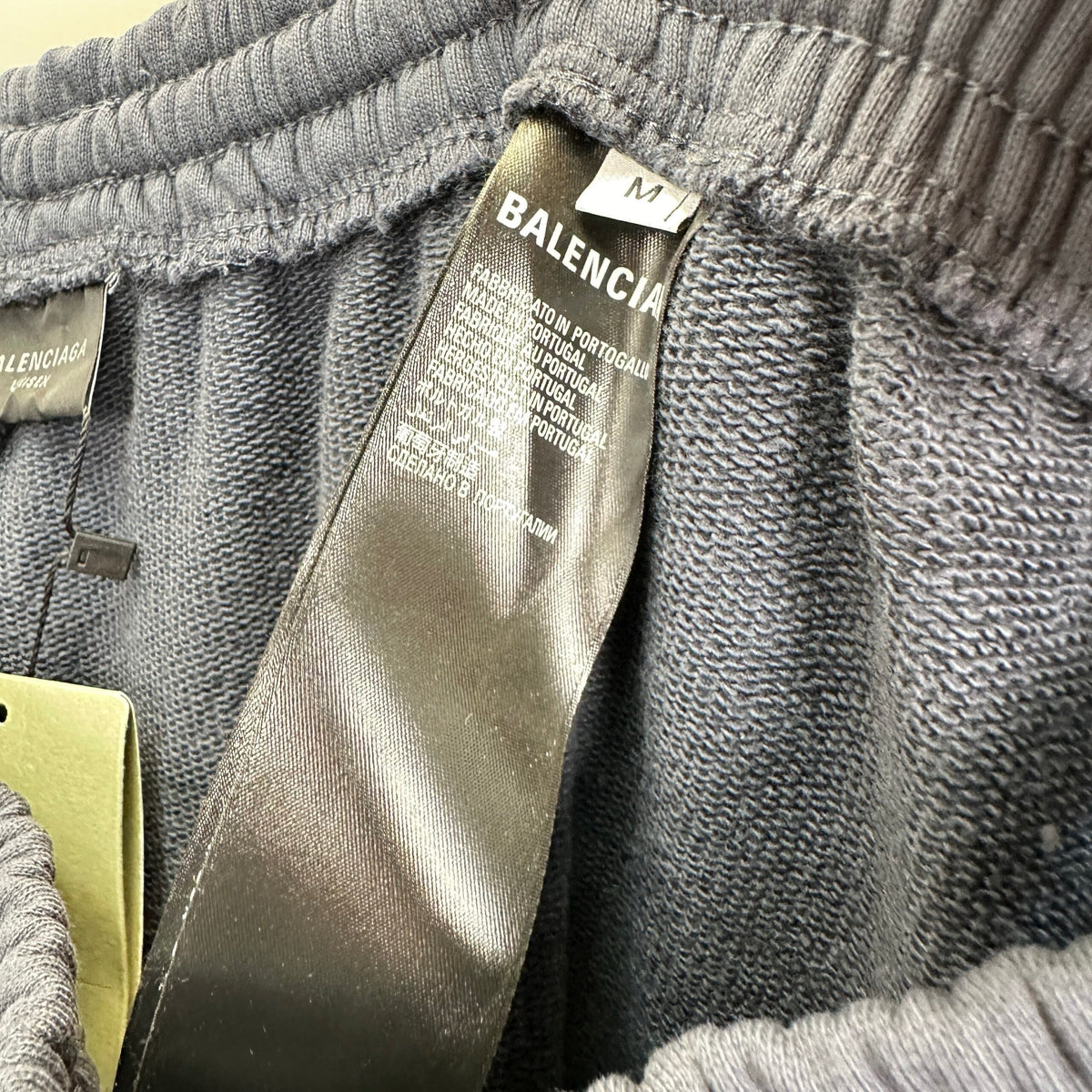 Balenciaga Exclusive Clothing - prezentare produs