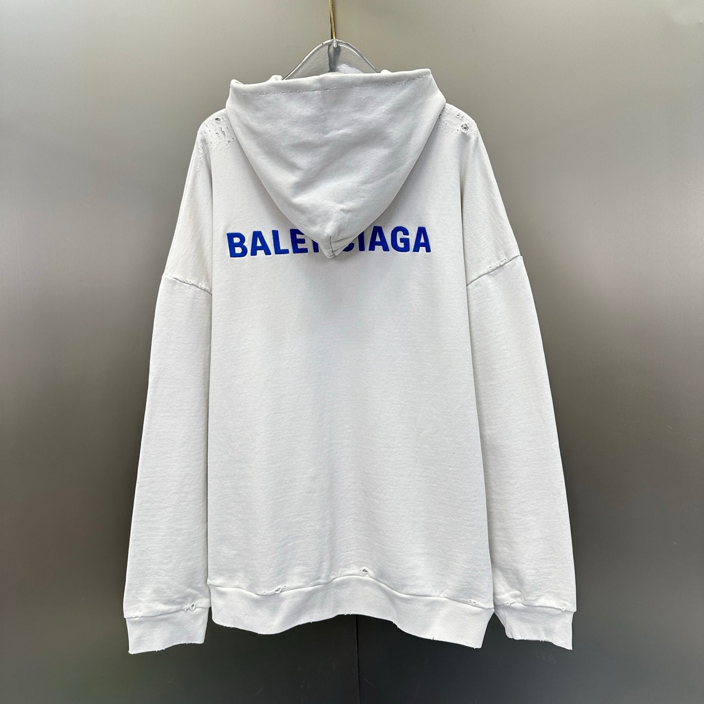 Balenciaga Exclusive Clothing - prezentare produs