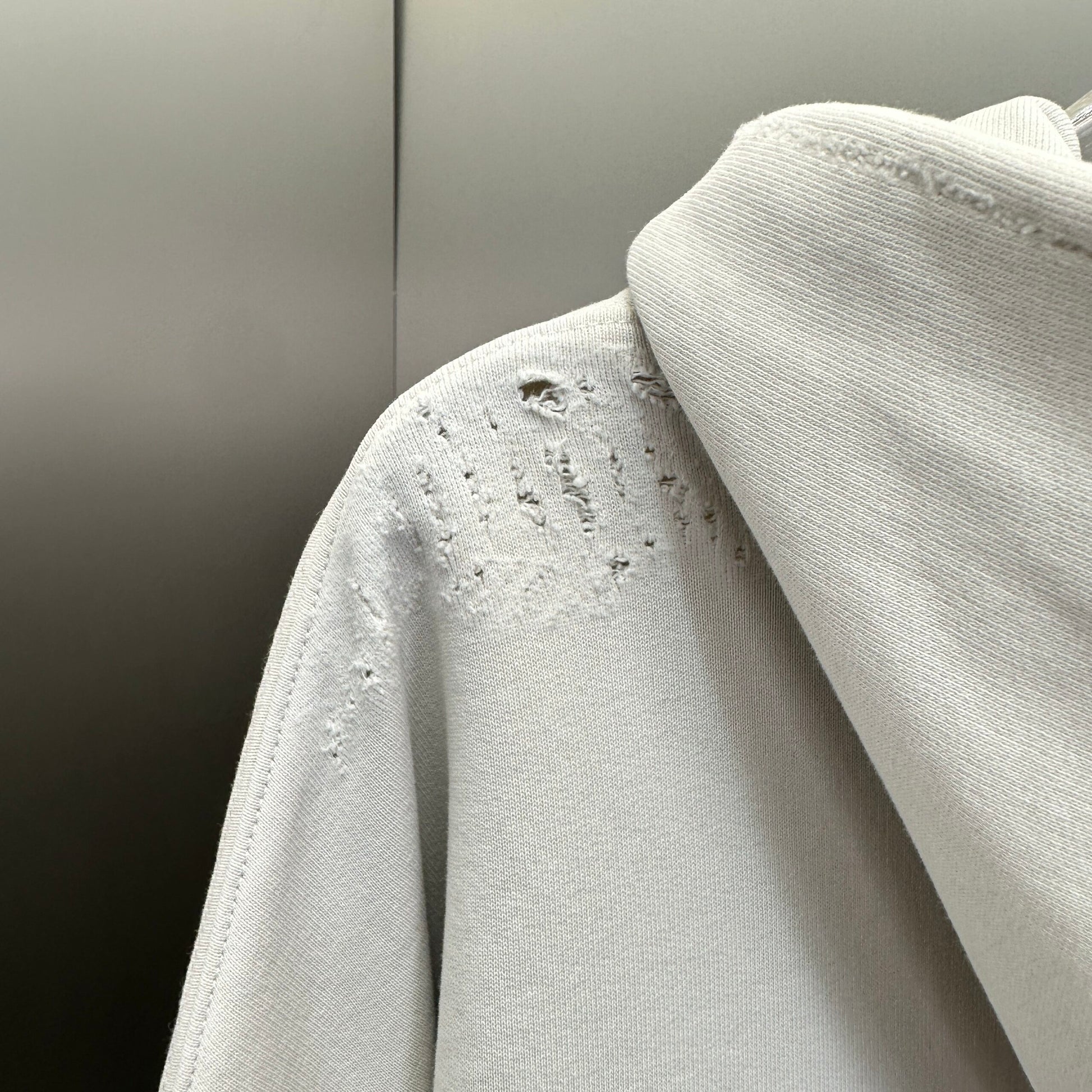 Balenciaga Exclusive Clothing - prezentare produs