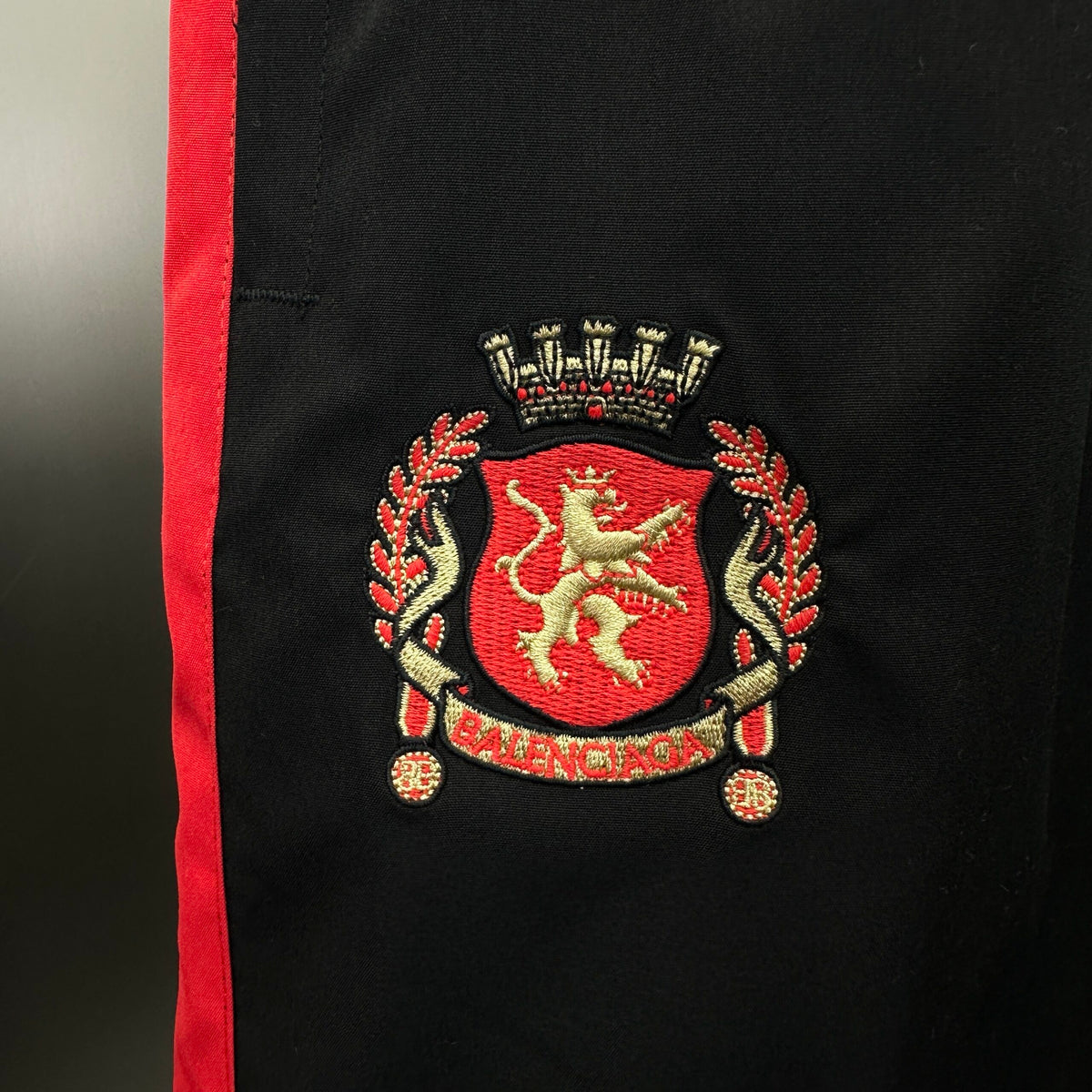 Balenciaga Exclusive Clothing - prezentare produs