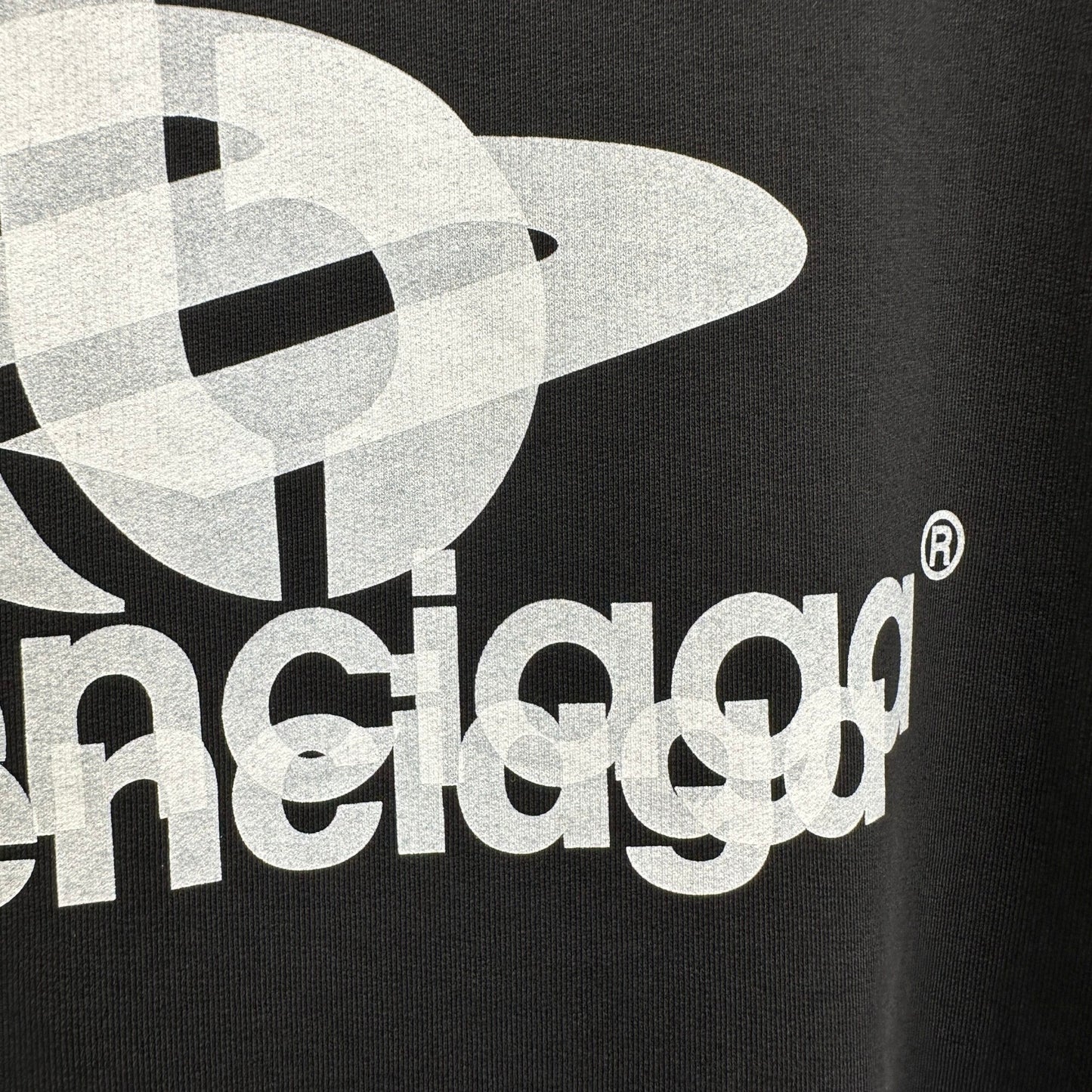 Balenciaga Exclusive Clothing - prezentare produs