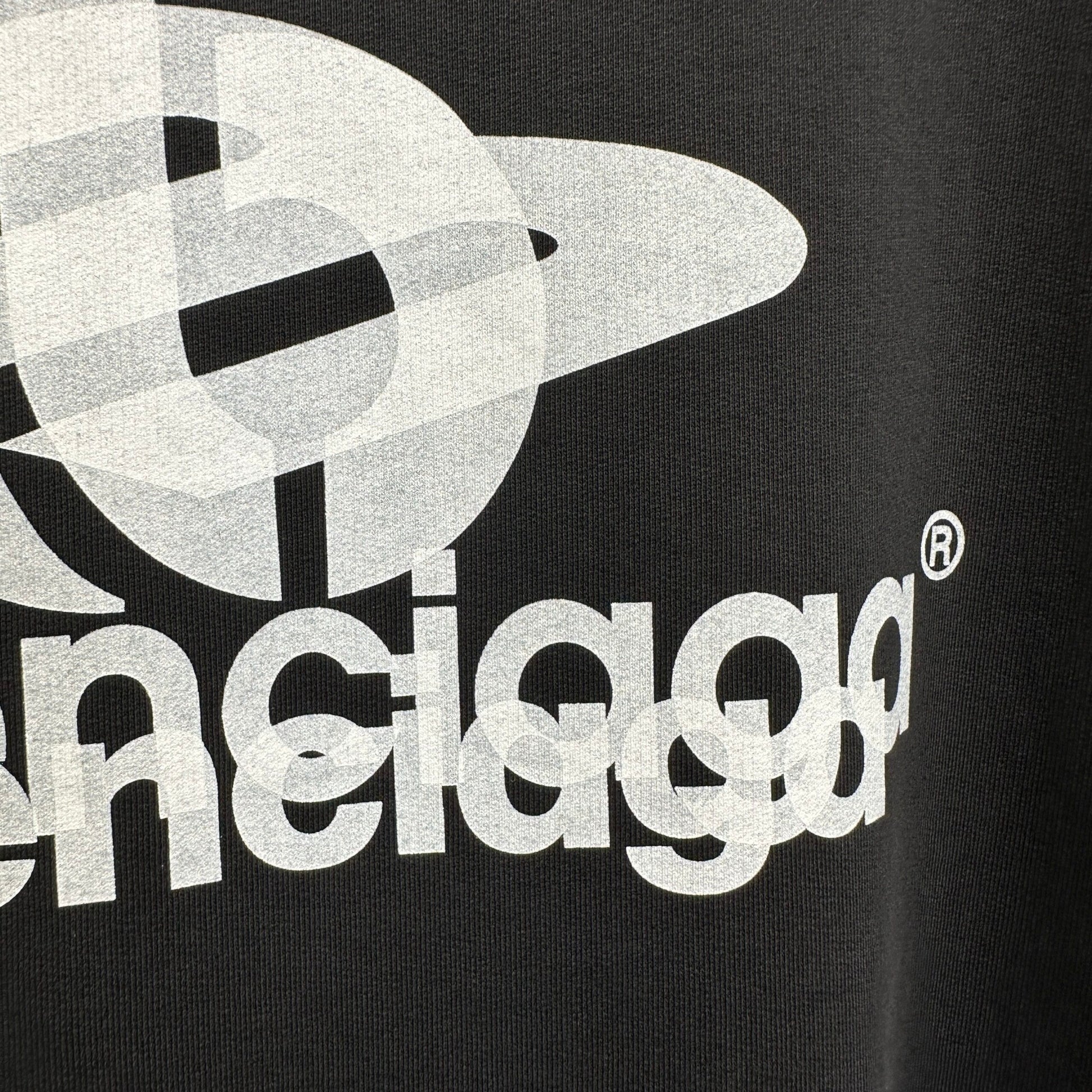 Balenciaga Exclusive Clothing - prezentare produs