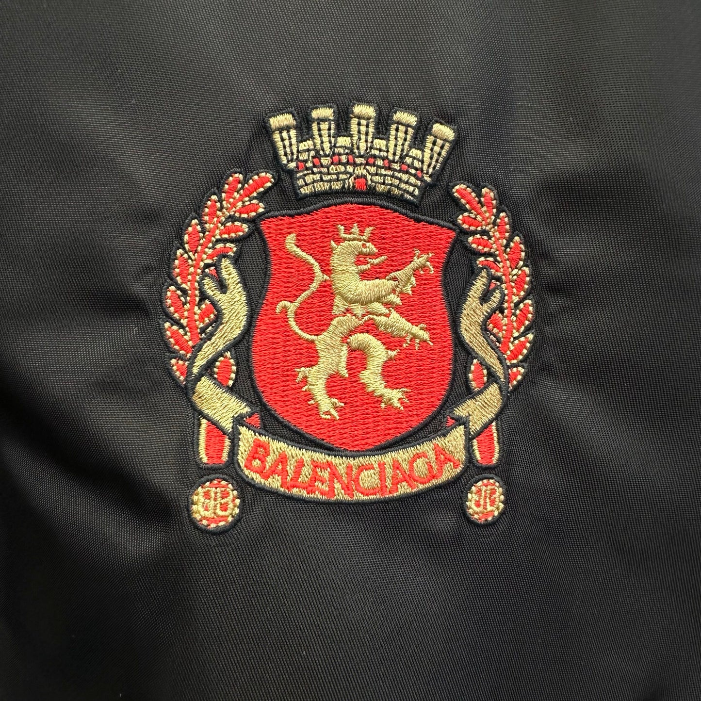 Balenciaga Exclusive Clothing - prezentare produs