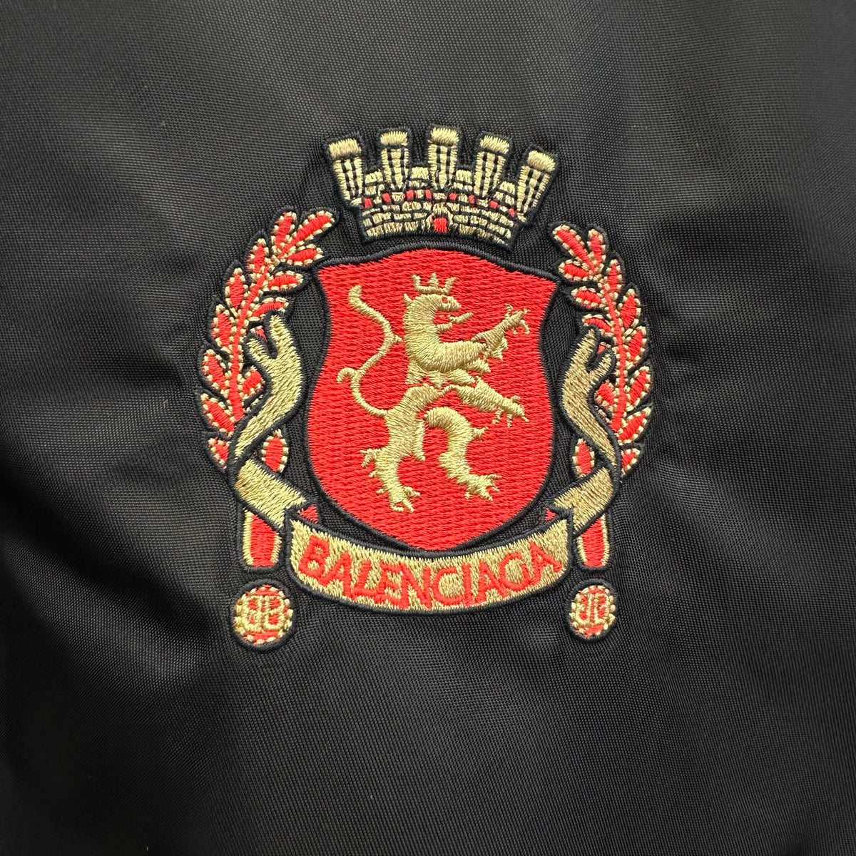 Balenciaga Exclusive Clothing - prezentare produs