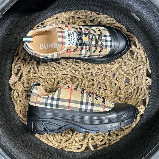 Burberry Exclusive - prezentare produs