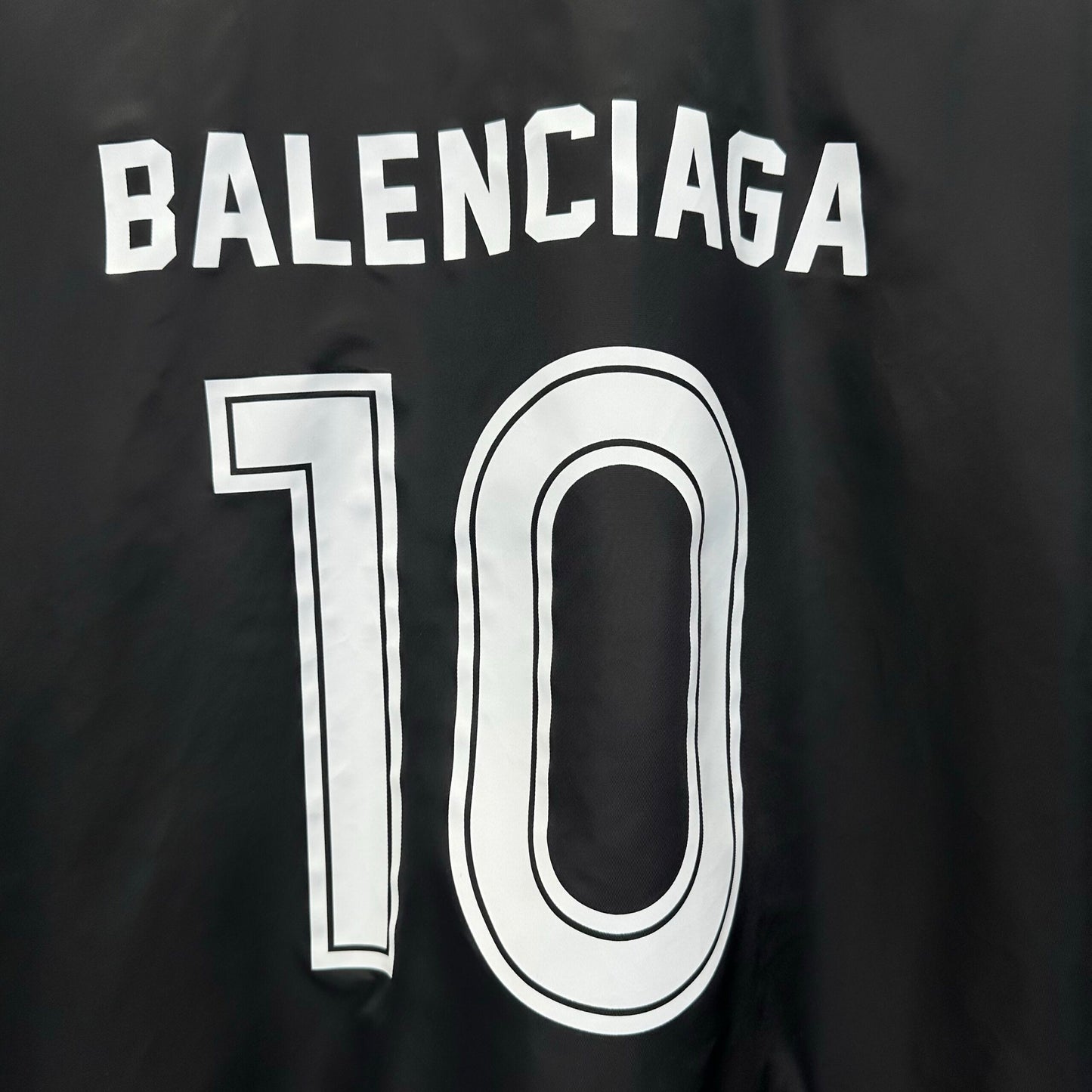 Balenciaga Exclusive Clothing - prezentare produs