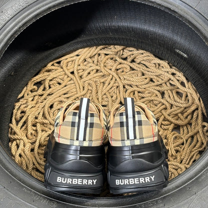 Burberry Exclusive Pantofi sport - prezentare produs