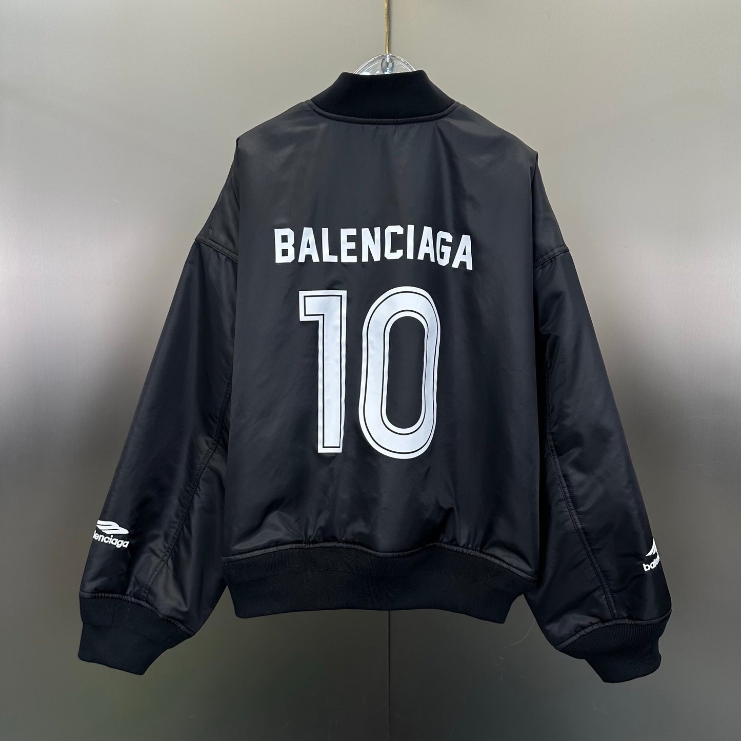 Balenciaga Exclusive Clothing - prezentare produs