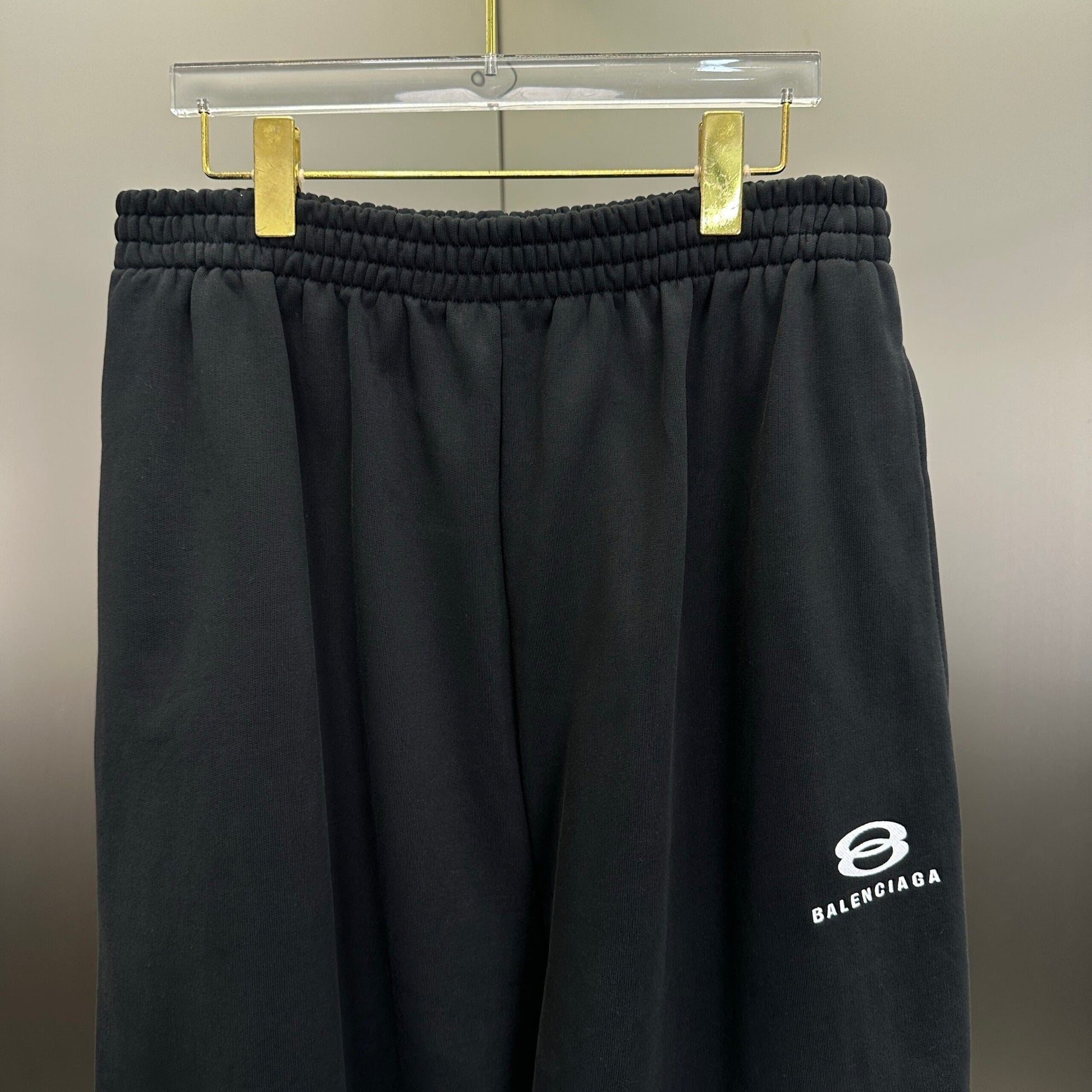 Balenciaga Exclusive Clothing - prezentare produs