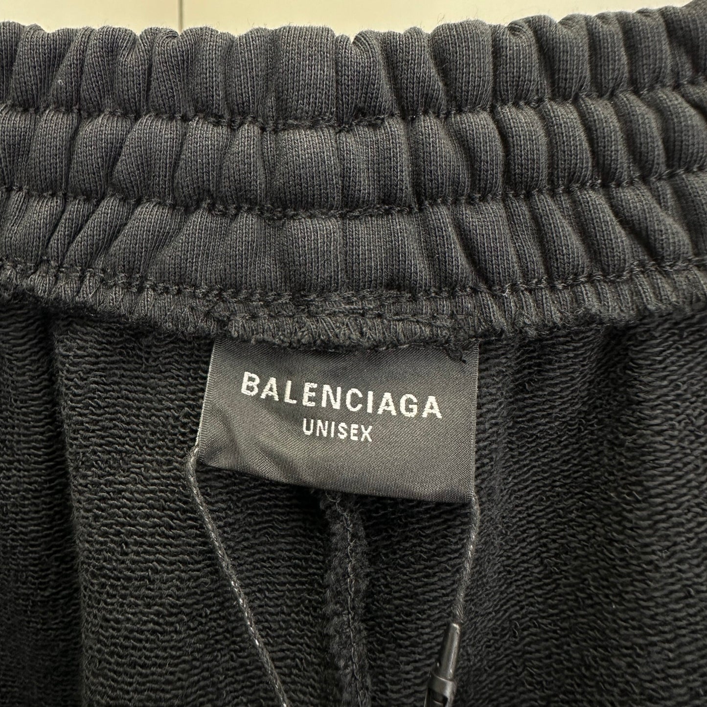 Balenciaga Exclusive Clothing - prezentare produs