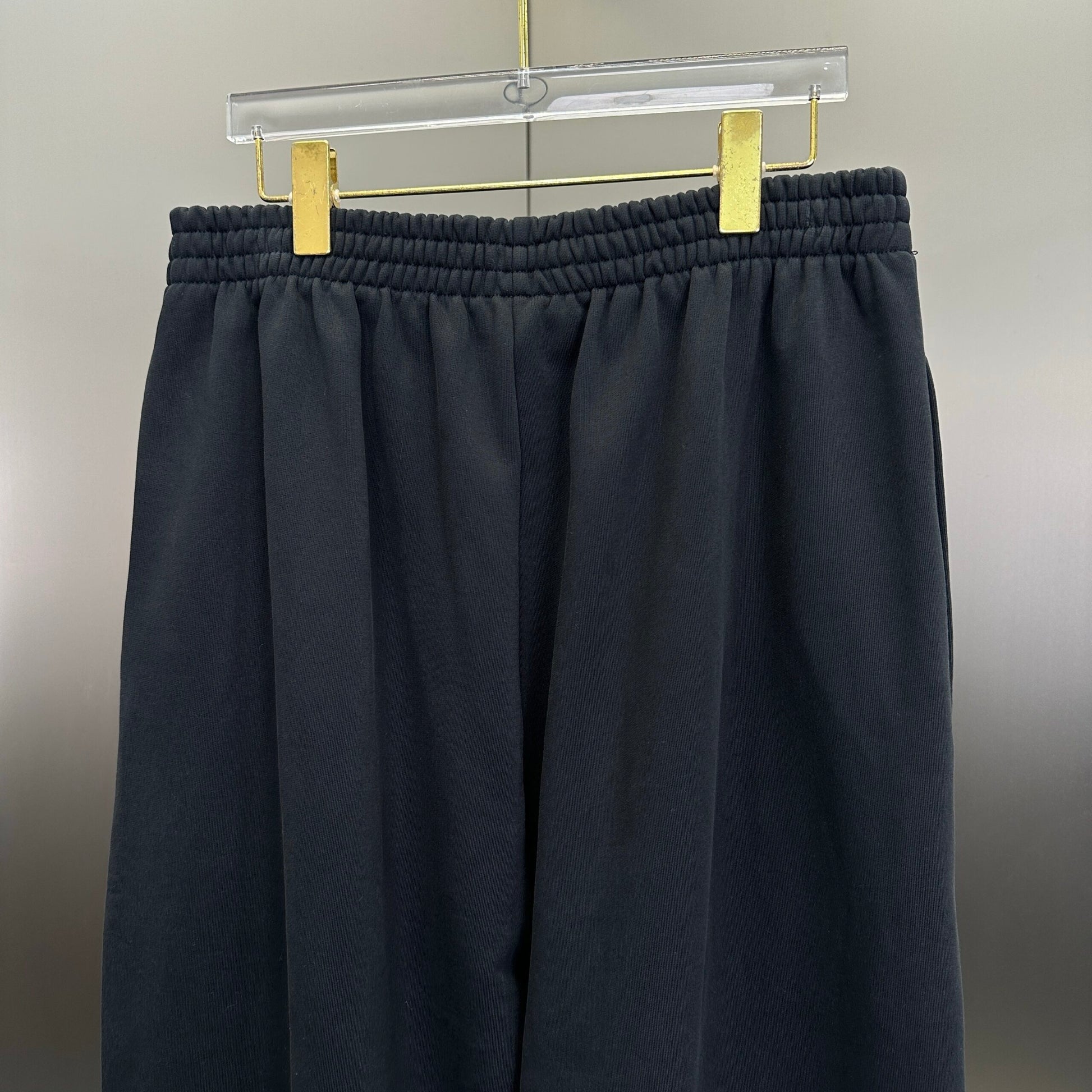Balenciaga Exclusive Clothing - prezentare produs
