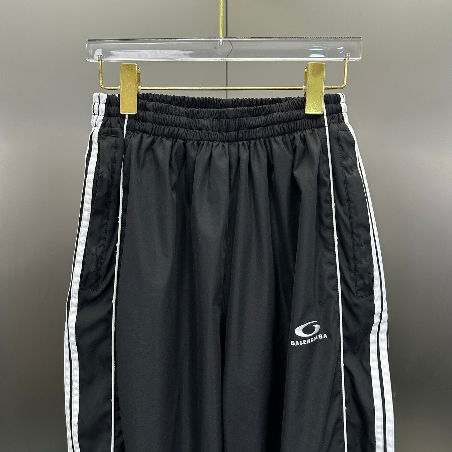 Balenciaga Exclusive Clothing - prezentare produs