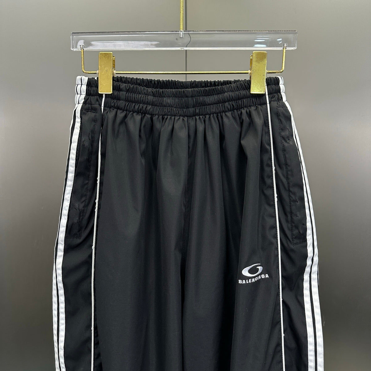 Balenciaga Exclusive Clothing - prezentare produs